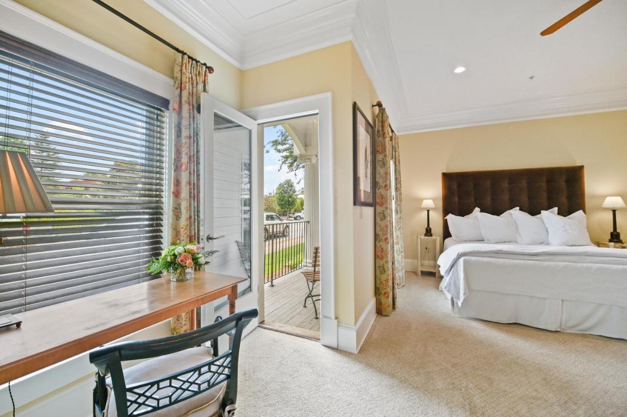 The James Madison Inn 外观 照片