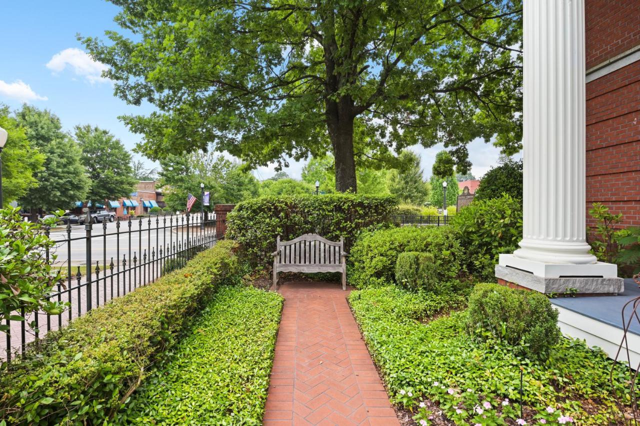The James Madison Inn 外观 照片